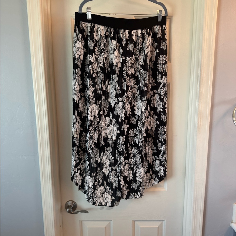 EUC Piphany Magnolia High Low Pleated skirt